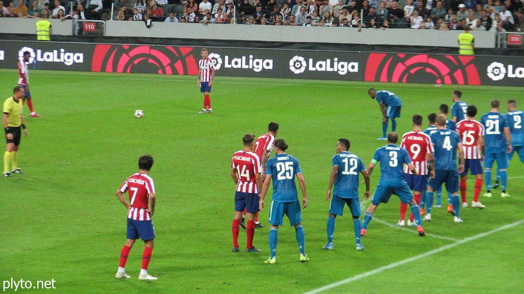 Atletico Madrid players supporting Cruz Roja flood relief effort