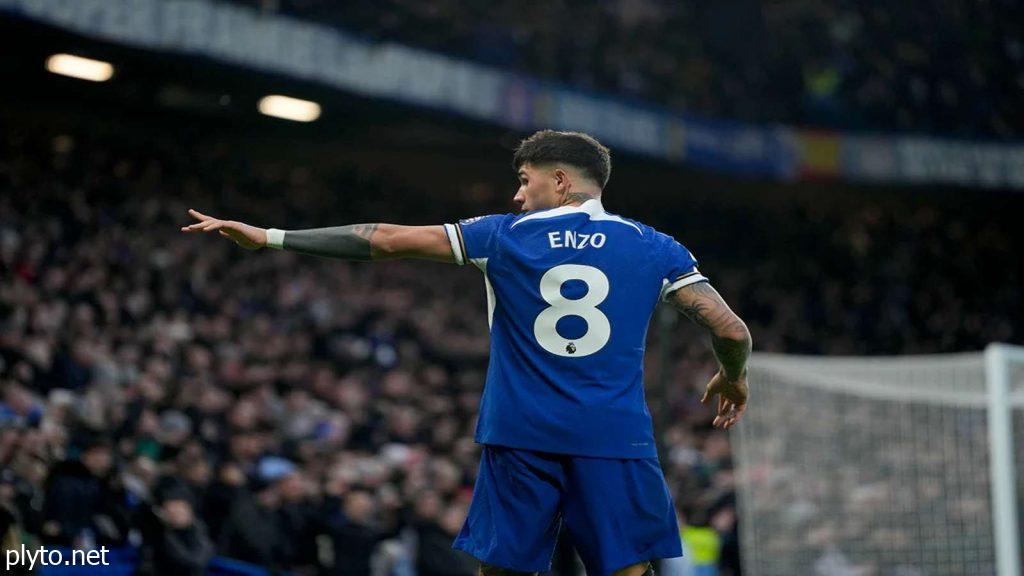 Enzo Fernandez dribbling the ball during a Chelsea match, showcasing his midfield skills.